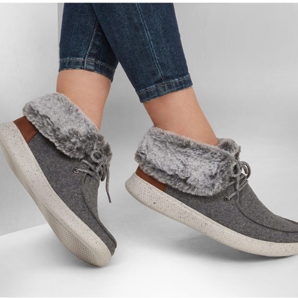 SKECHERS Wm’s BOBS SKIPPER - COTTON TAILS SLIP ON SHOES Grey Sz 9.5 NWOT - Picture 1 of 9